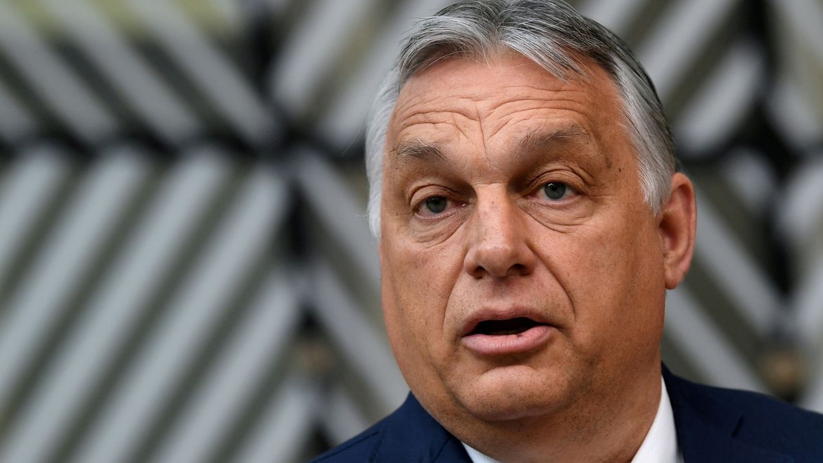 Atomová bomba na naši ekonomiku, odmítl Orbán zákaz dovozu ruské ropy